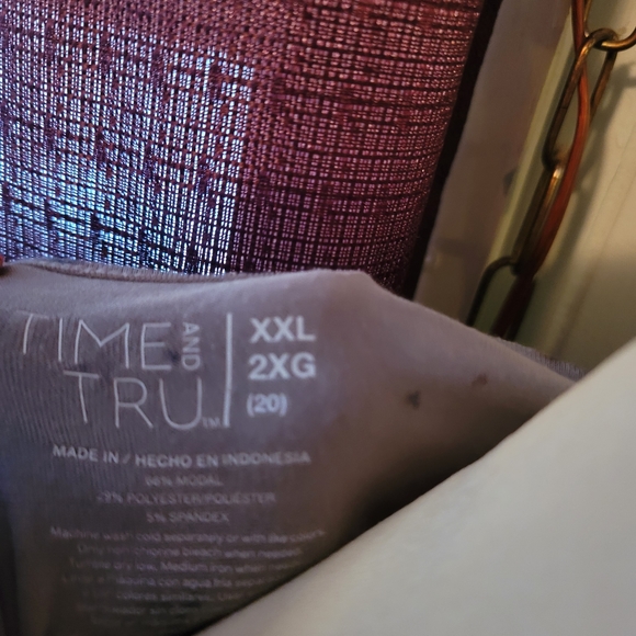 Long sleeve splattered tee ♡ - Picture 3 of 3